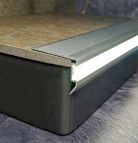 Профіль для захисту ступенів з LED-підсвічуванням А47*33