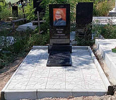 Памятник с цветным фото 2