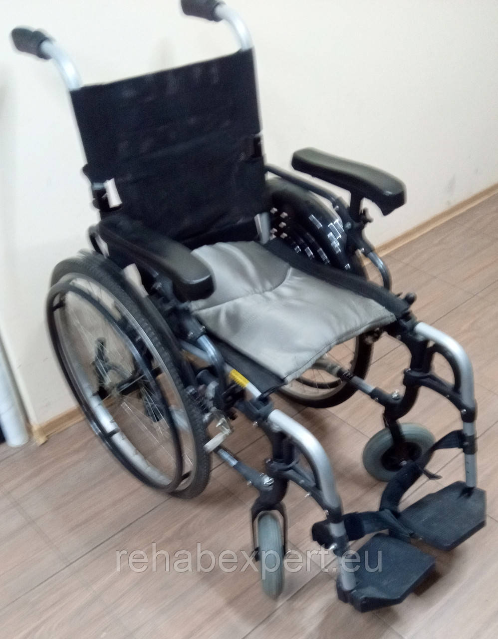 Б/У Ультра легка Алюмінієва Інвалідна Коляска KARMA S — ERGO 305 Ergonomic Ultra Light Wheelchair Used