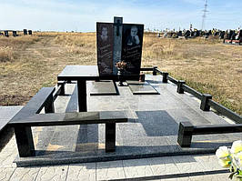 Мемориальный комплекс на могилу из гранита 1