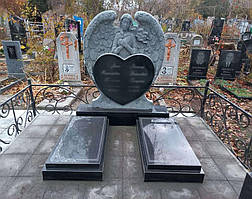 Памятник в виде сердца с ангелом 1