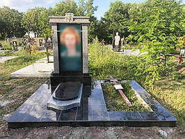 Мемориальный комплекс с цветным фото 1