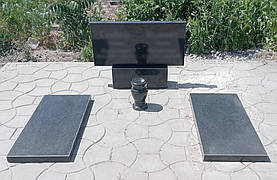 Двойной памятник из гранита с надгробными плитами 1