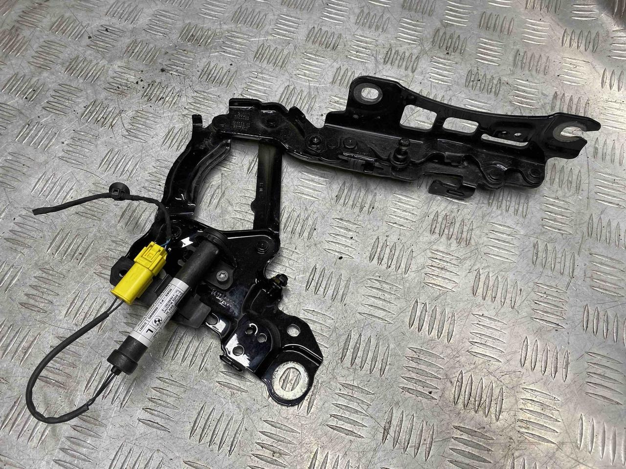 Б/В Петля капота з піропатроном ліва BMW 3 G20 330e 41008494431 / 51237449429, фото 1