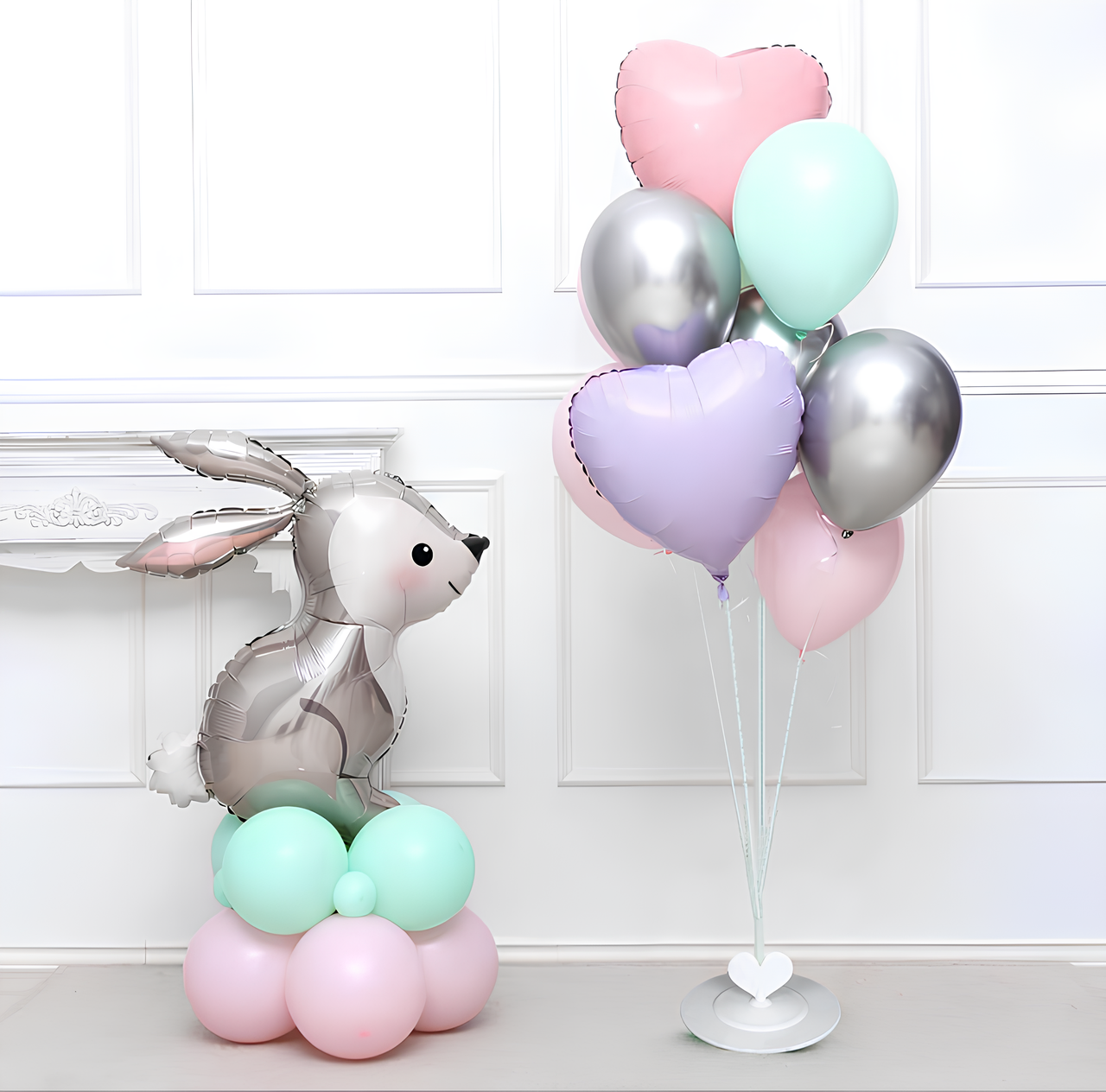 Фігури на стійці з кульок Зайчик та повітряні кульки