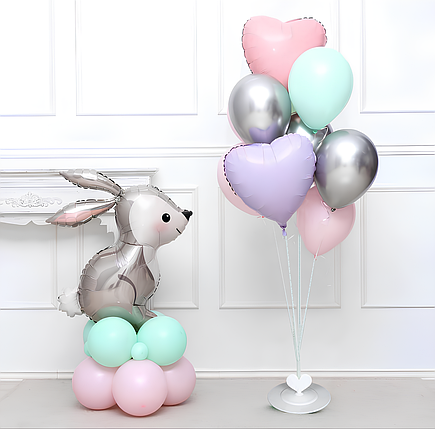 Фігури на стійці з кульок Зайчик та повітряні кульки, фото 1