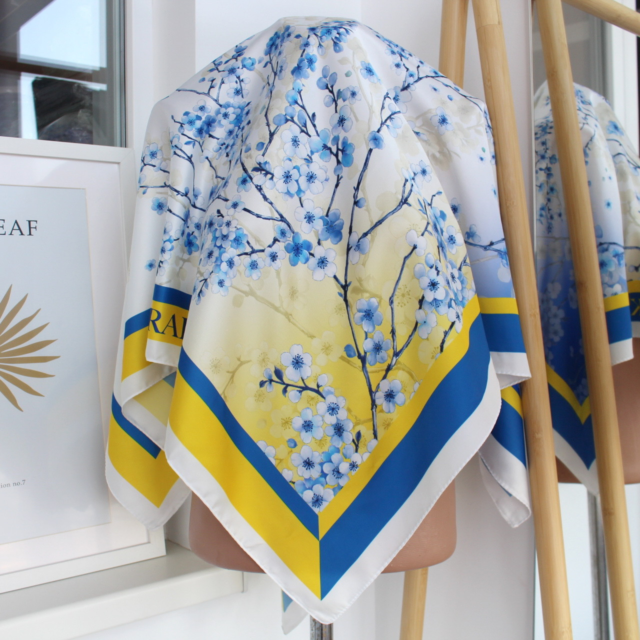 Хустка патріотична 90х90см "Яблуневий цвіт" 218018, фото 1