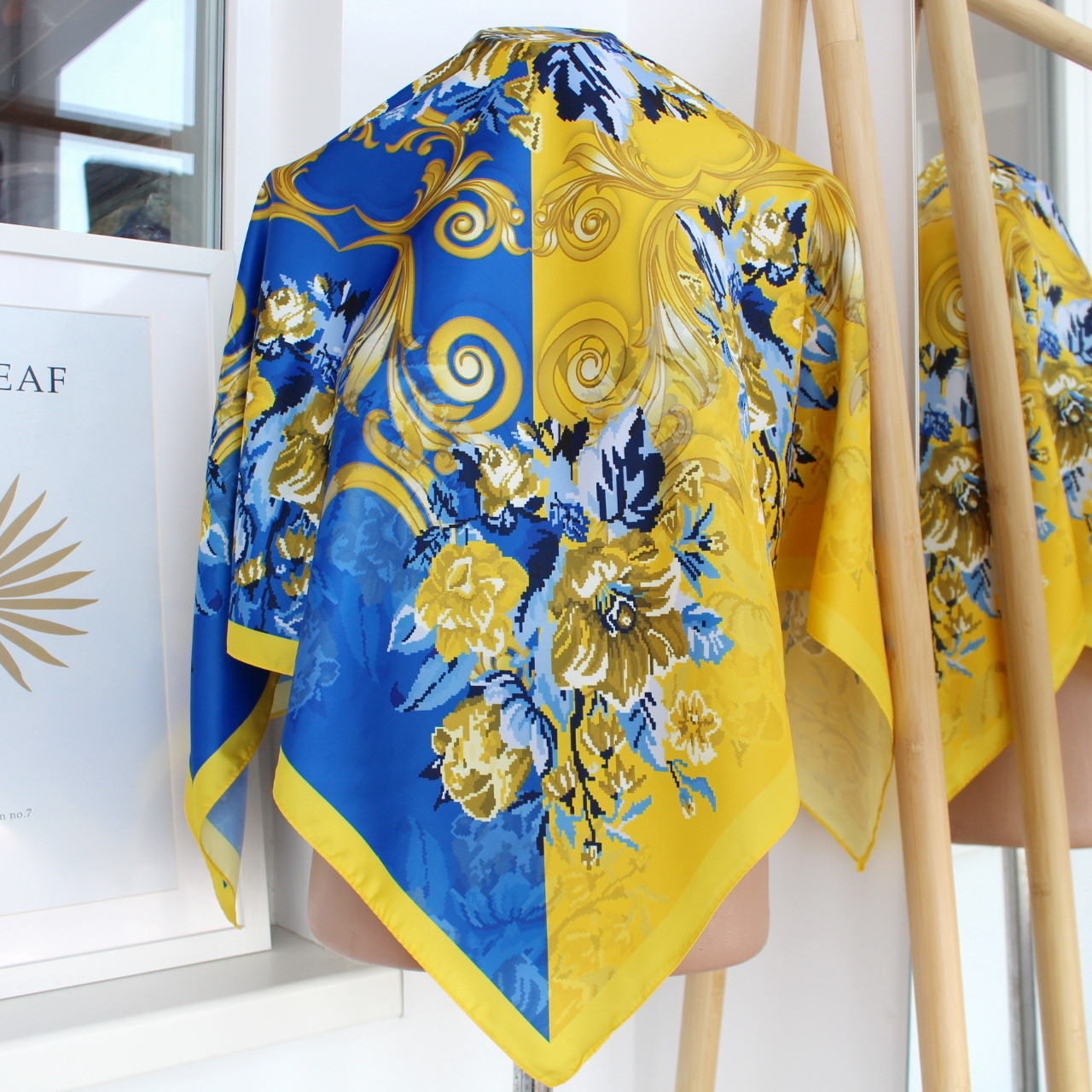 Хустка патріотична 90х90см "Україна понад усе" 218030, фото 1