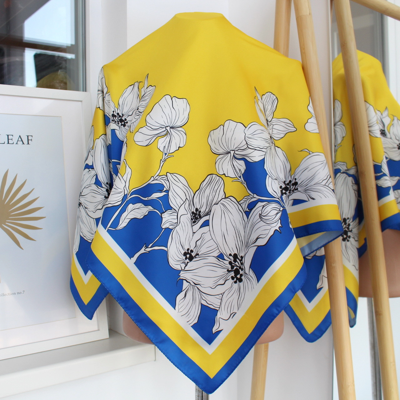 Хустка патріотична 90х90см "Білі лілії" 218041, фото 1