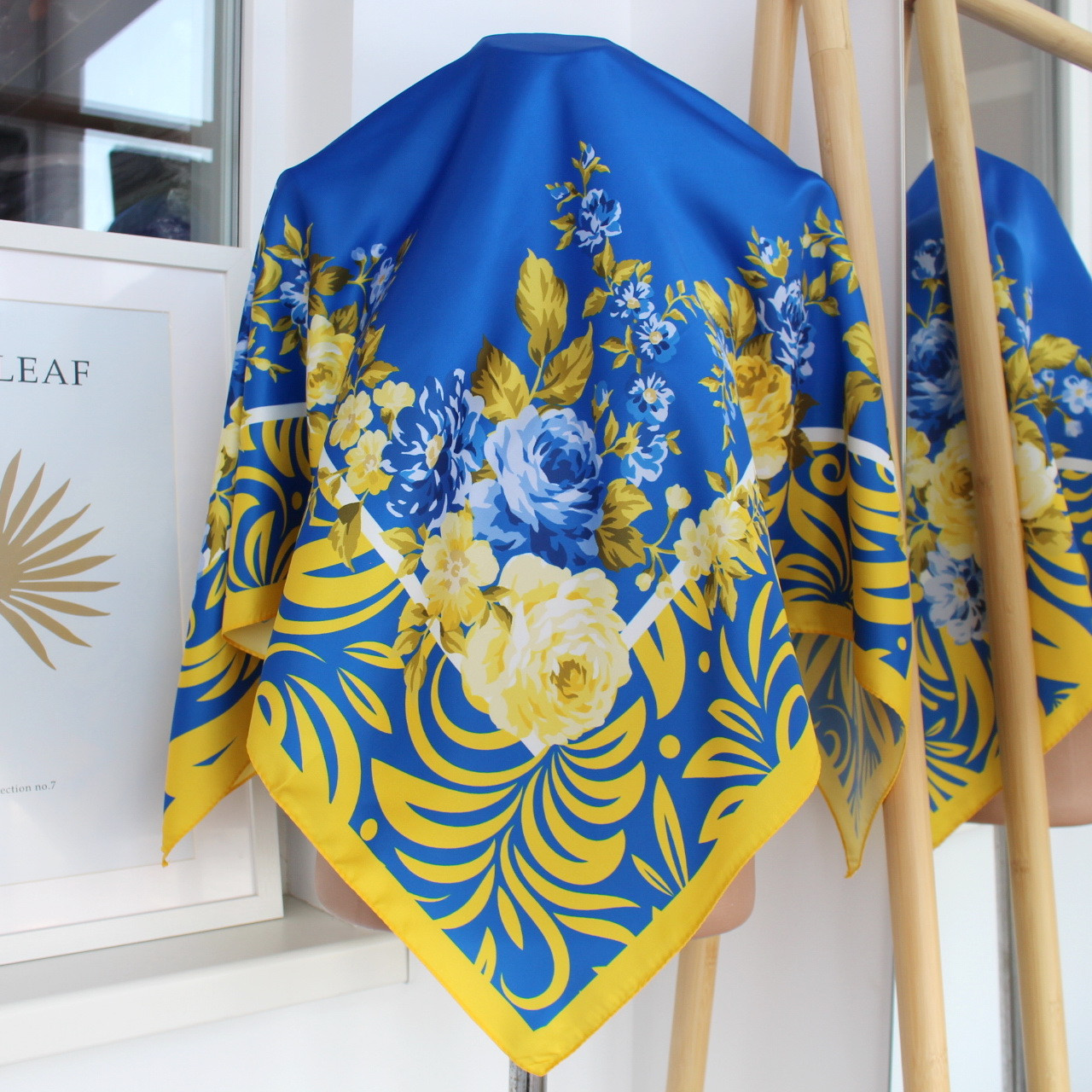 Хустка патріотична 90х90см "Трояндова розкіш" 218043, фото 1