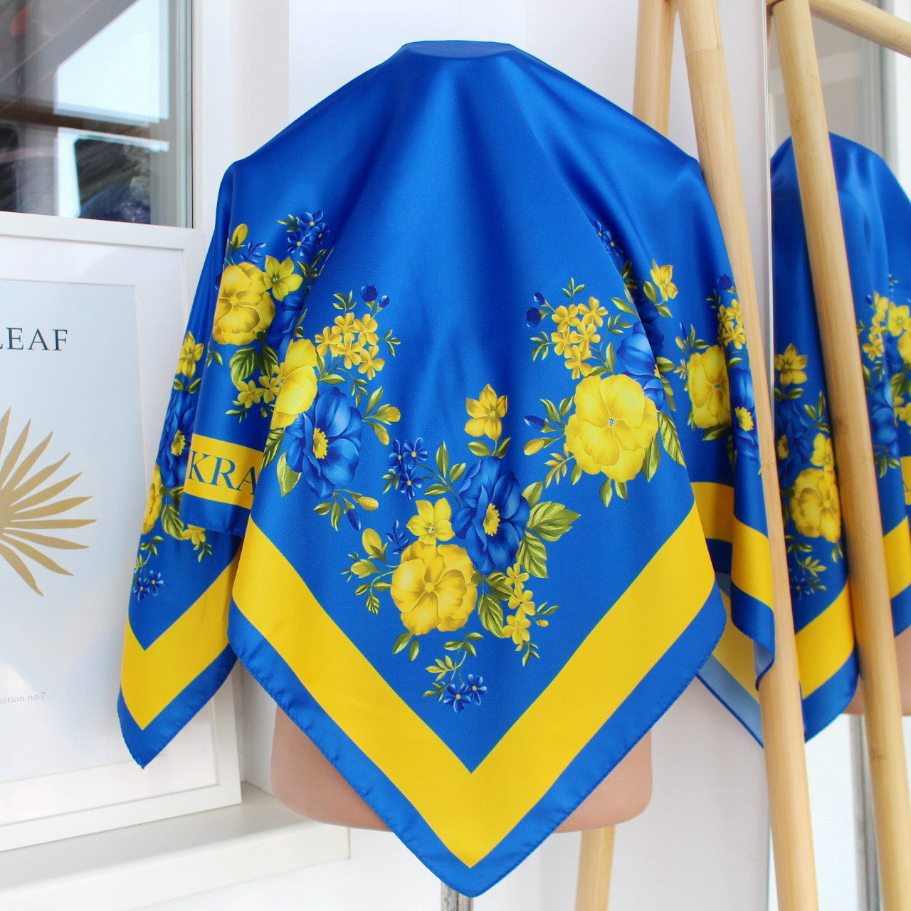 Хустка патріотична 90х90см "Мальви" 218050, фото 1