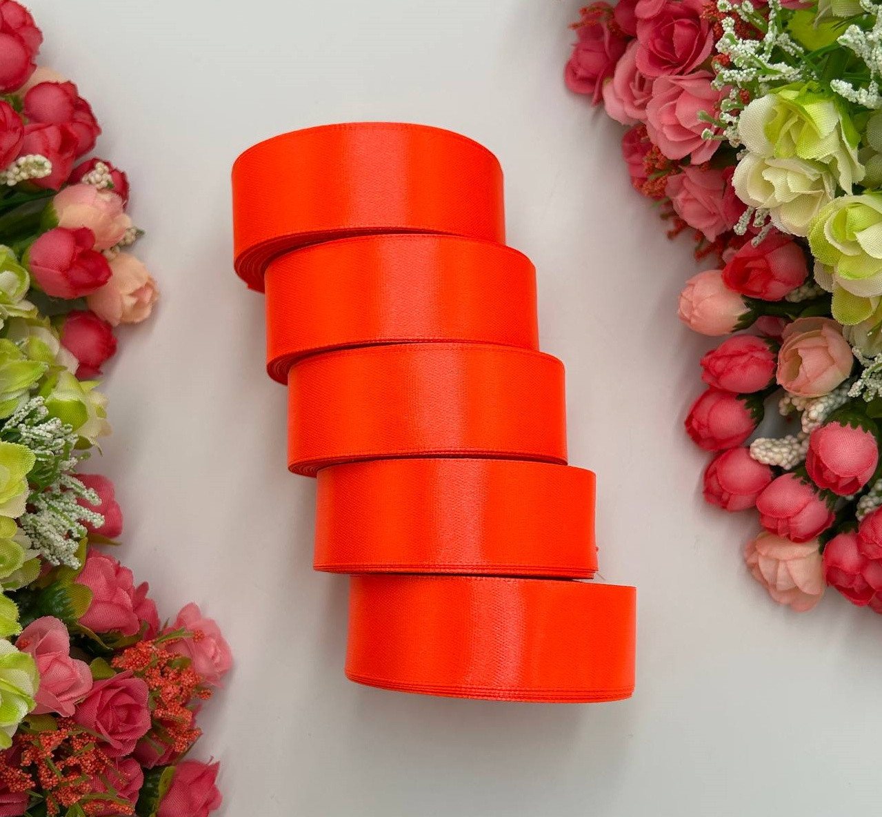Атласна стрічка для рукоділля - 2,5 см x 23 м (опт, 5 рулонів) / Помаранчевий Неон, фото 1