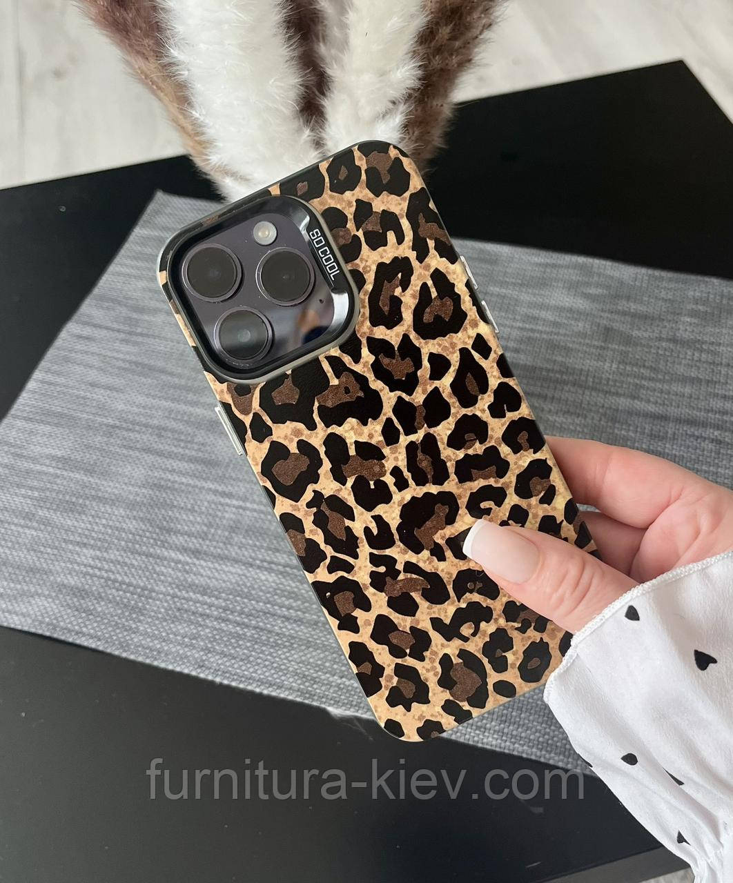 Чохол на iPhone 15 pro max леопардовий принт із відкритою камерою