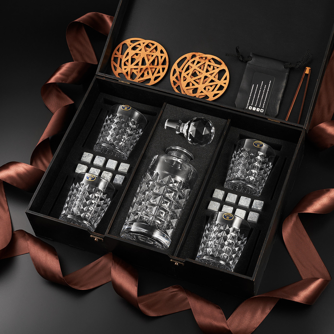 Подарунковий набір 4 склянки для віскі, графином та стеатитовим камінням для охолодження віскі. 4 шт. склянок Bohemia Diamond 280