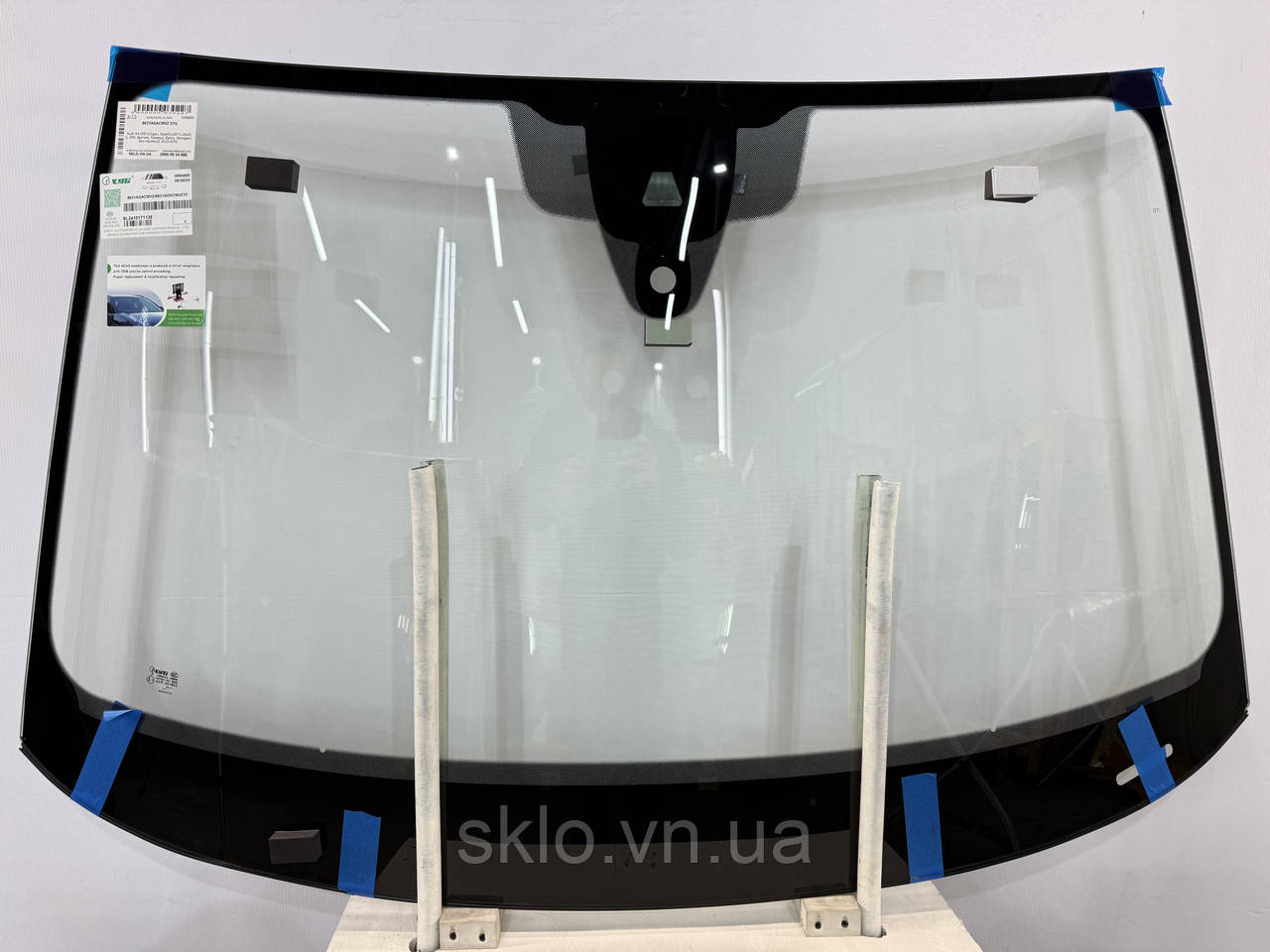 Лобове скло Audi A4 B9 2015-2024 з датчиком дощу, камерою, кріпленням, молдингом - Ауді А4