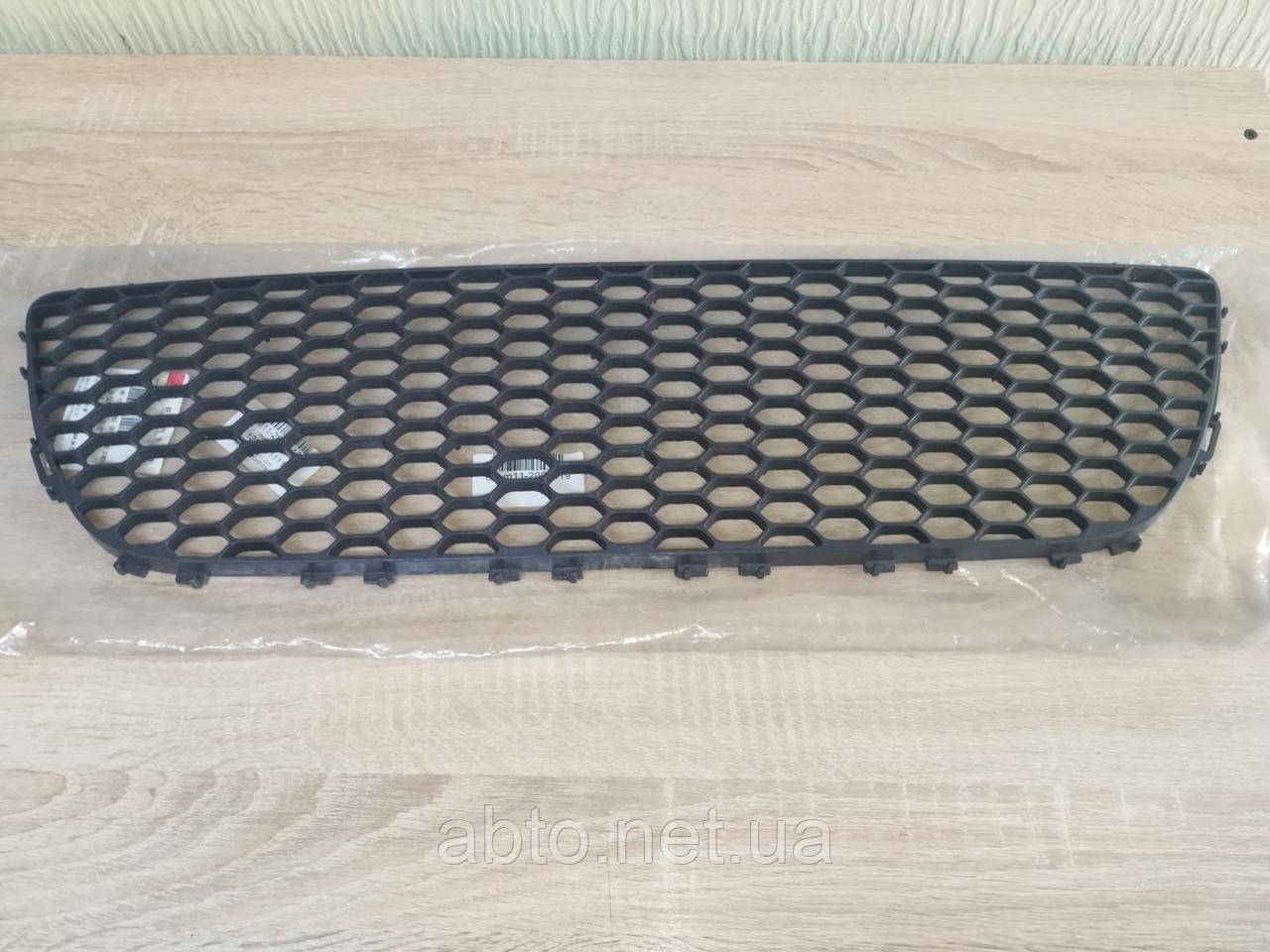 Решітка переднього бампера центральна Chery M11 (Чері М11)  M11-2803519