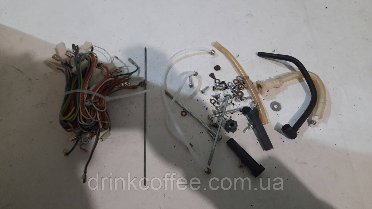 Гвинти болти та ін.+ дроти + силіконові шланги кавомашини DeLonghi ESAM 6700_11 PrimaDonna Avant б/у