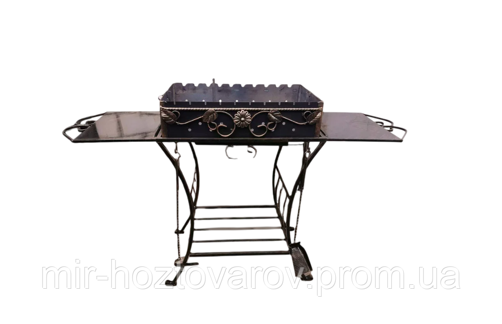Мангал на 10 шампурів з бічними столиками, підставкою для казана совок та кочерга в комплекті