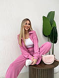 Рожевий жіночий вільний прогулянковий костюм з американського крепу: сорочка та штани, фото 3