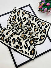 Легка хустка Леопард 70*70 см віскоза/коттон молочна