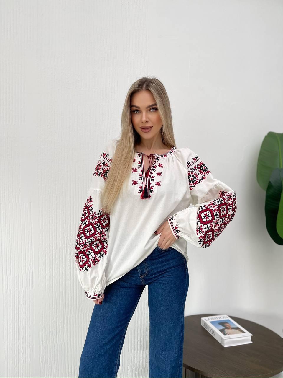 Вишита жіноча блуза гладдю молочна