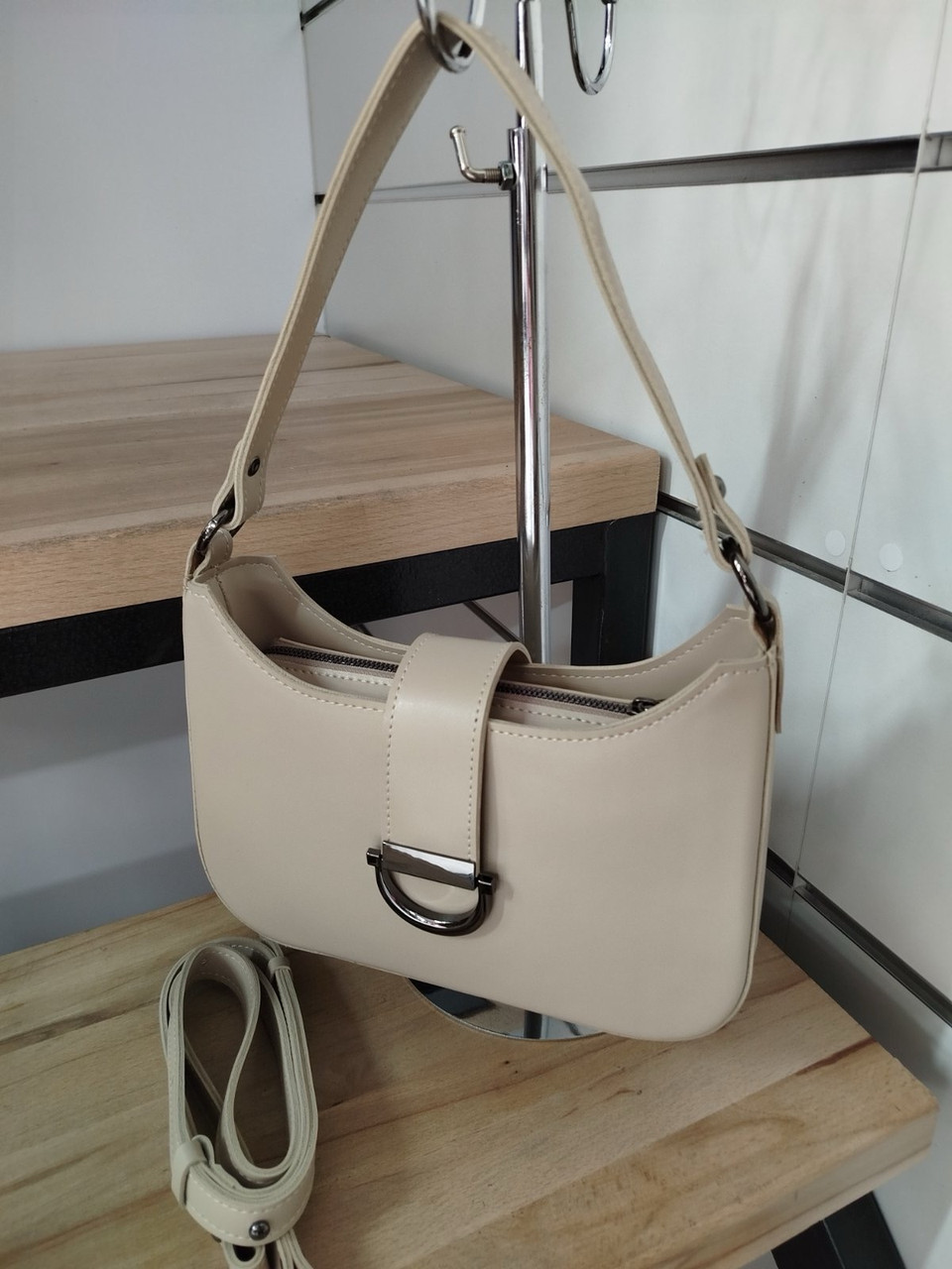 Сумка жіноча крос-боді прямокутна 18*26 см на блискавці з міні клапаном зі штучної шкіри Nata Бежевий, фото 1