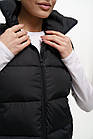 Жіноча жилетка чорна коротка весняна осіння Безрукавка без капюшона демісезонна, фото 4