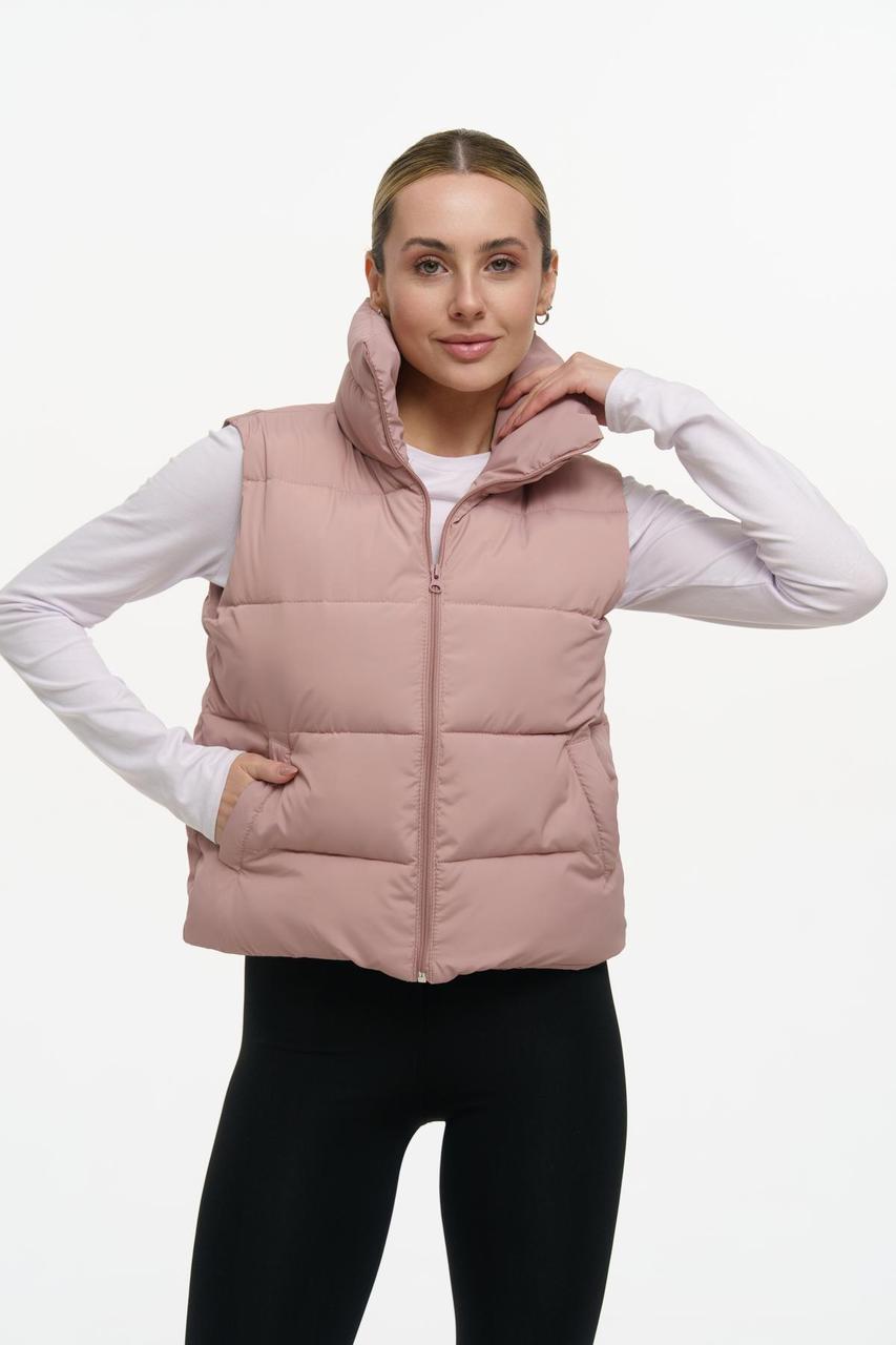 Жіноча жилетка пудрова коротка весняна осіння Безрукавка без капюшона демісезонна, фото 1