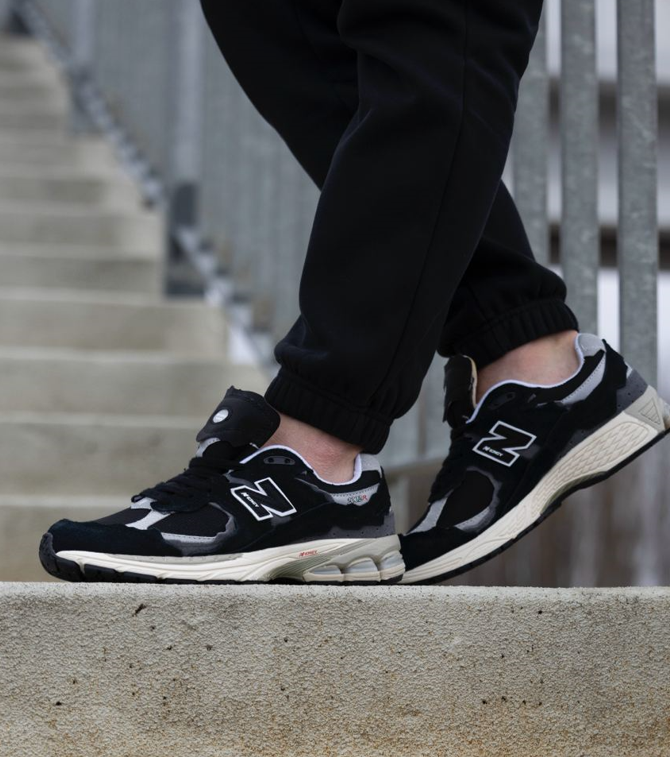 Чоловічі кросівки New Balance 2002R Protection Pack Black Нью Баланс чорні замшеві повсякденні рвані весна осінь