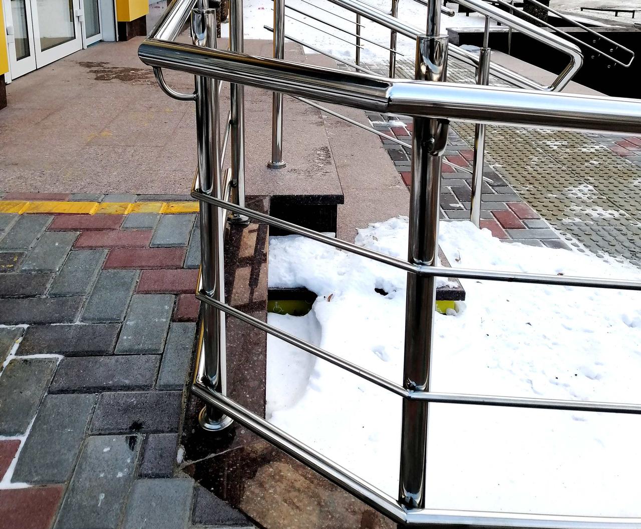 Перила/огородження з нержавіючої сталі AISI 304, поручень Ø50 мм, стійка Ø42 мм, 3 ригелі Ø16 мм