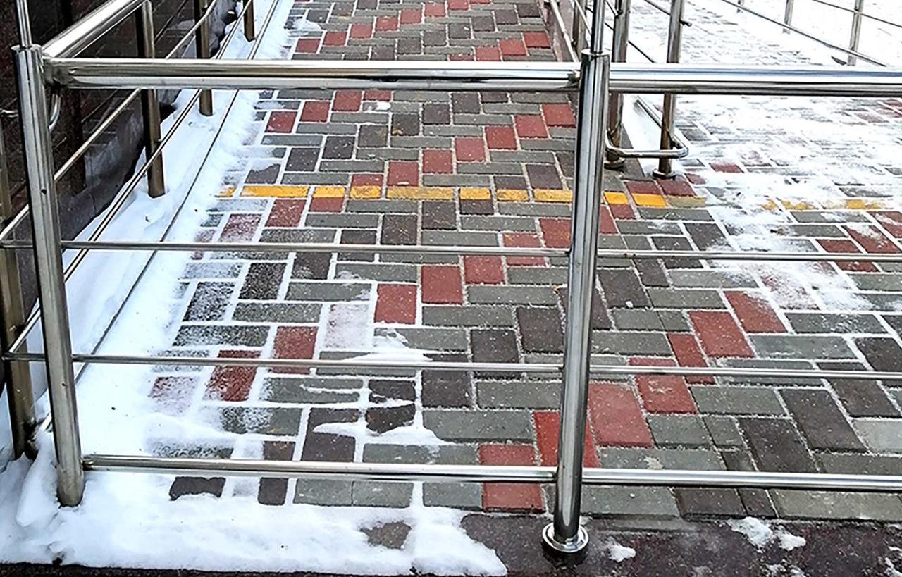 Перила/огородження з нержавійки AISI 304, поручень Ø42 мм, стійка Ø32 мм, 3 ригелі Ø10 мм, кріплення на анкер