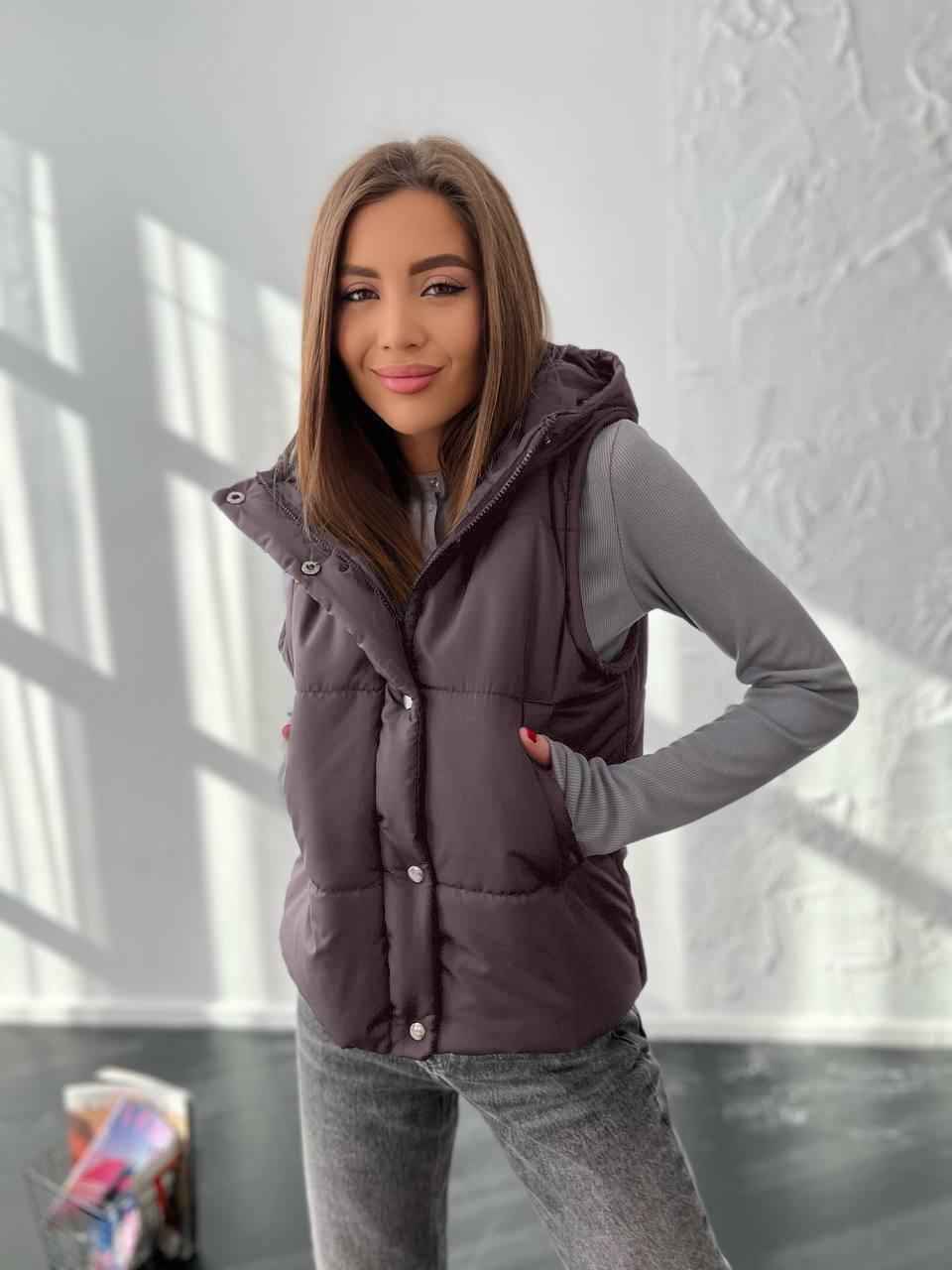 Стильний короткий жилет з капюшоном, фото 1