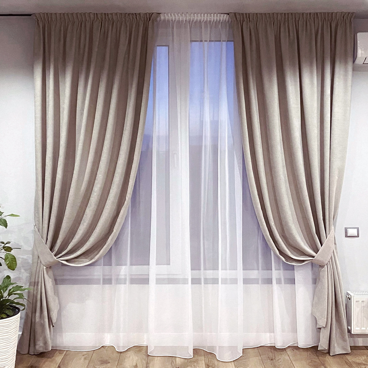 Комплект штори на тасьмі 2 шт з підхватами 180х250 см мікровелюр Беж-капучино, вуаль 300 см Білий, фото 1