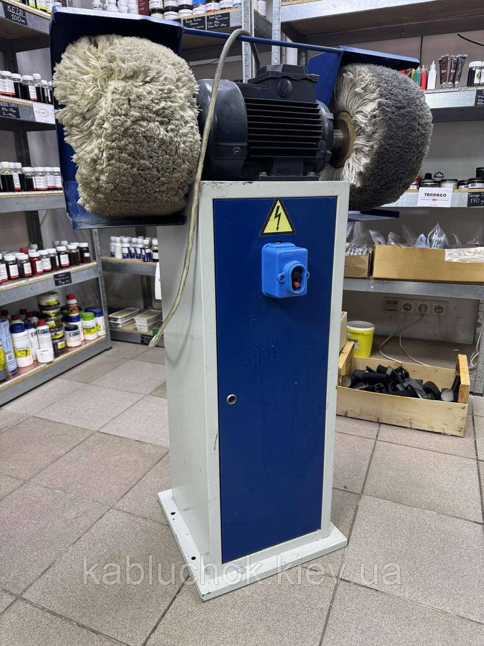 Професійна полірувальна машинка для взуття зі щітками Helz, фото 1