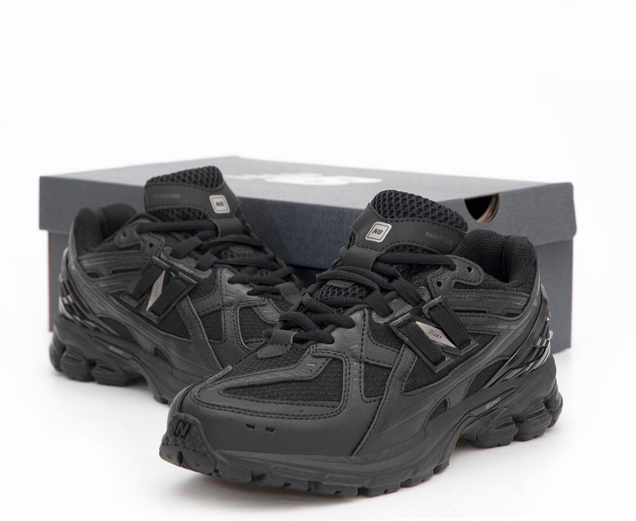 Чоловічі чорні кросівки New Balance 1906U