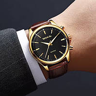 Красивые мужские часы в золотистом корпусе с черным циферблатом