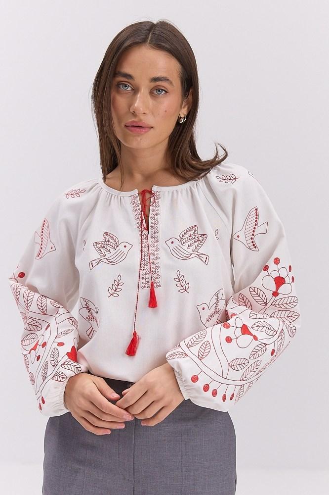 Вишиванка жіноча з червоними квітами та пташками гладдю молочна, фото 1
