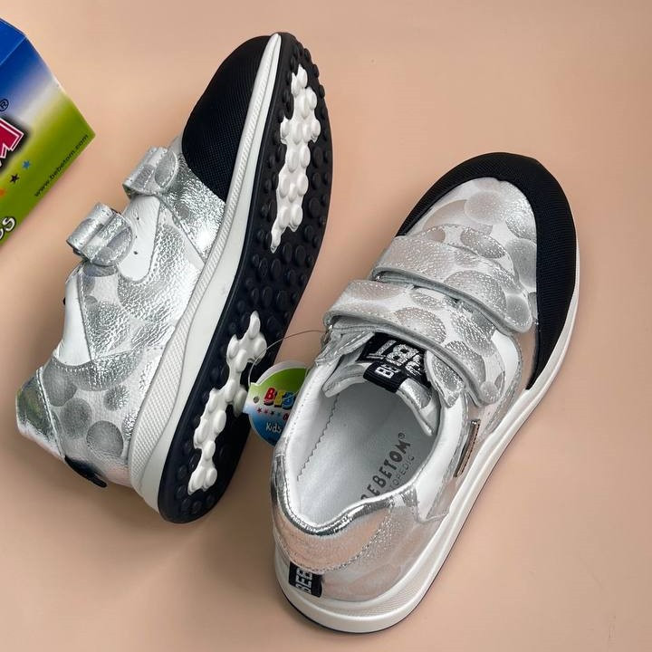 Кросівки шкіряні для дівчинки Bebetom