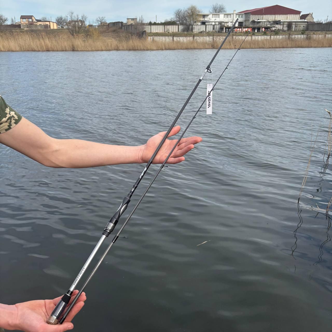 Спінінг Daiwa 23 Silver Creek UL Spin 2.35 м 3-14 г з вуглецевою вершинкою й кільцями з оксиду титану