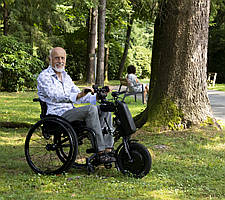 Електричний привод із кріпленням для ручних інвалідних колясок. KLAXON Klick Race Tetra 1000w/11Ah/50km