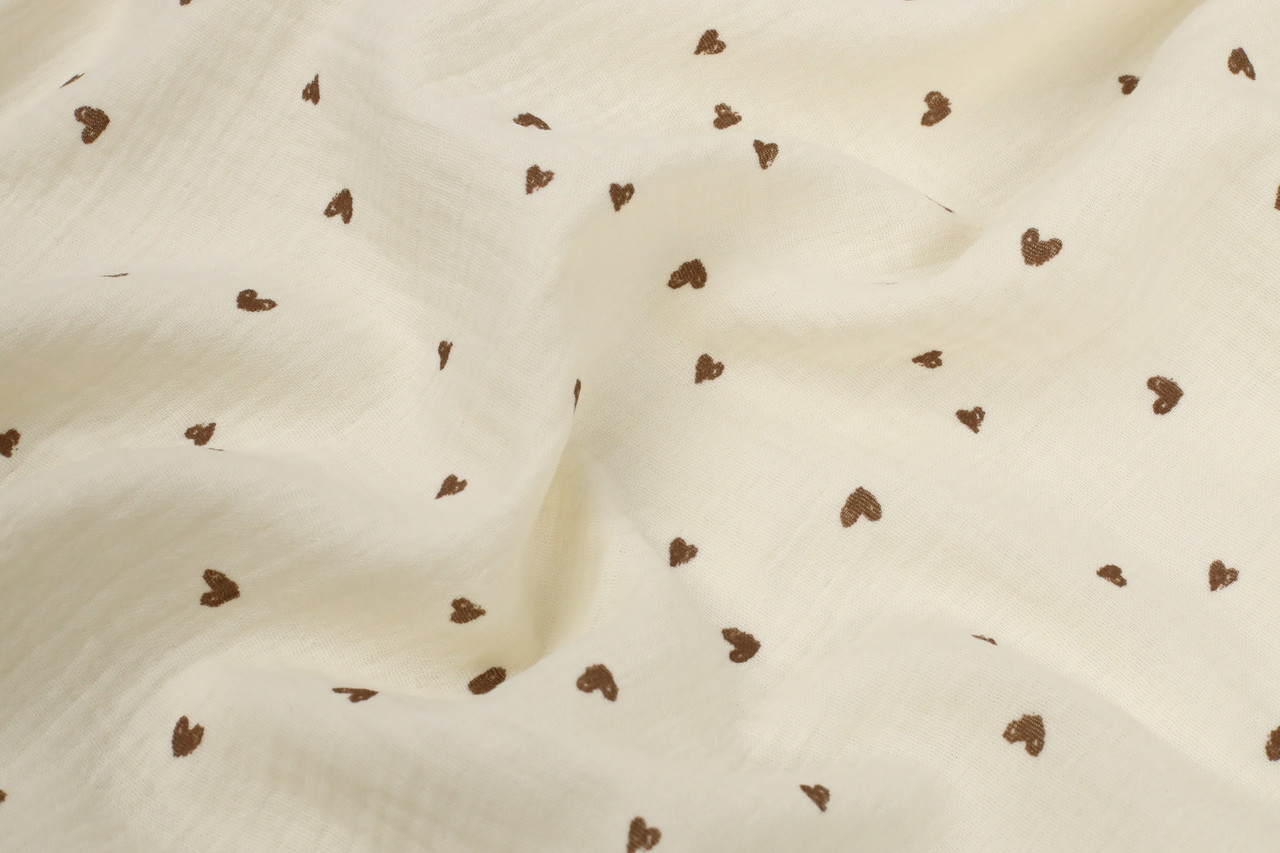 Муслін жатка Коричневі сердечка різного розміру на айворі 135 см