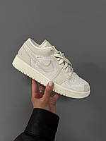 Сірі демісезонні жіночі замшеві кросівки Nike Air Jordan 1 low Джордан 1 низькі