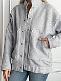 Сірий жіночий бомбер на кнопках букле Тедді, фото 4