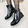 Жіночі черевики з лакової шкіри, декоровані ремінцем, фото 6