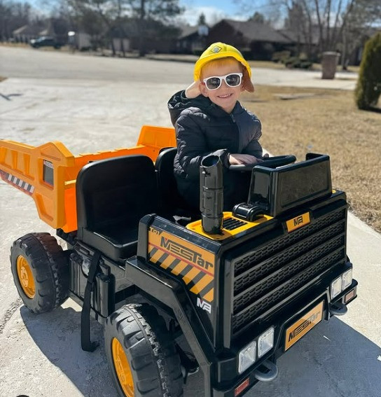 Дитяча електромобіль-машина Bambi 8500 з пультом радіокерування для дітей 3-8 років Жовтий, фото 1