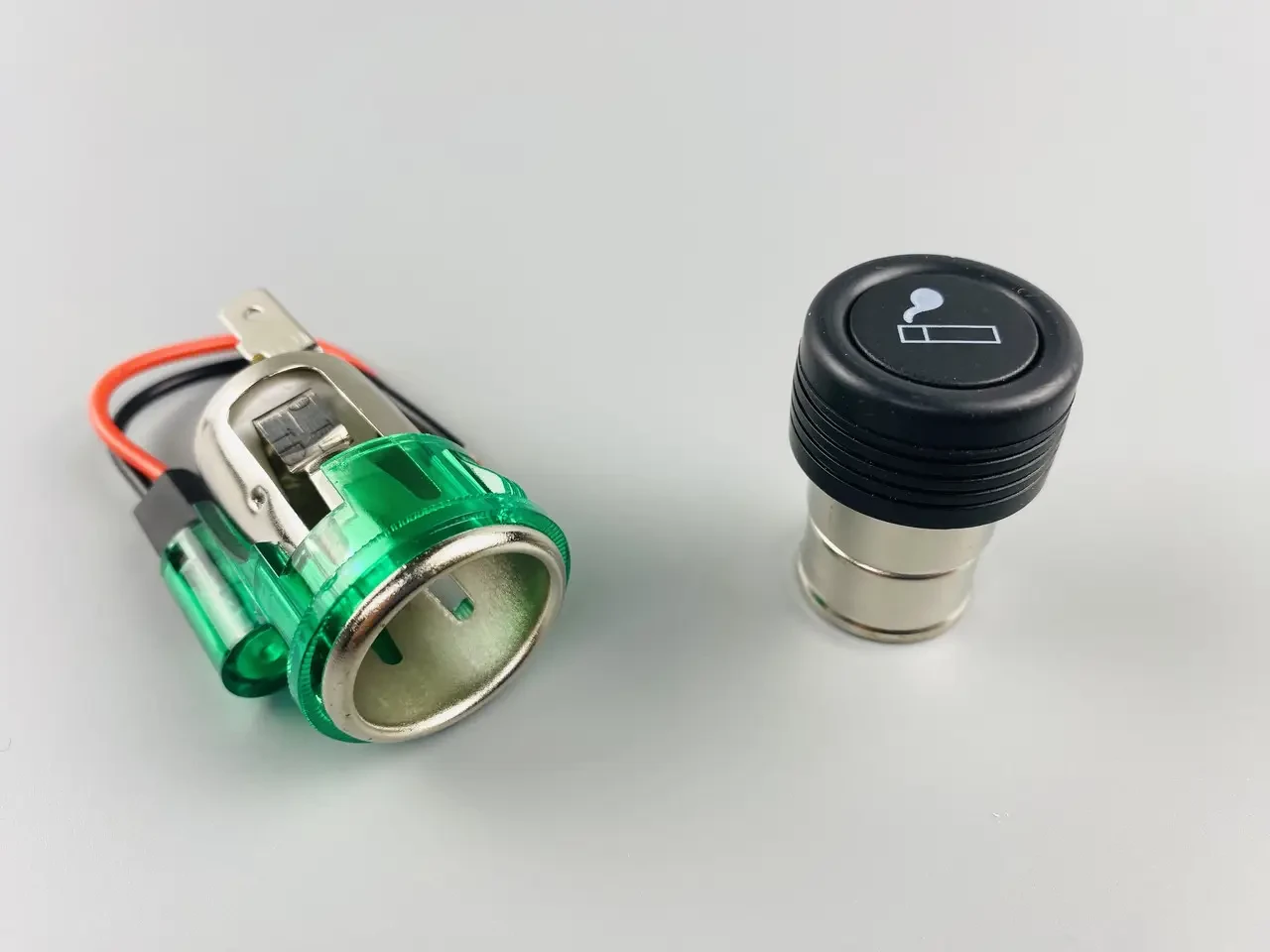 Гніздо прикурювача в зборі, універсальний 12V. DTL2644