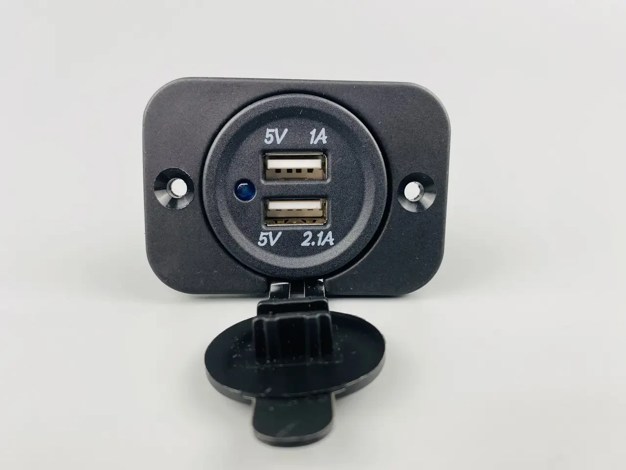 Гніздо зарядне універсальне (вхід 12V/24V), USB 5V — 1 A, 5V — 2.1A . DTL-2554