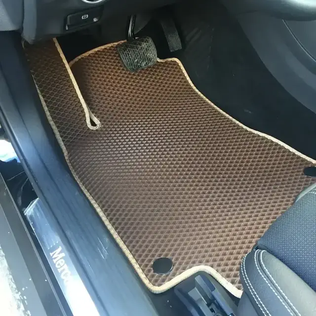 Чи важко знайти килимки для конкретного автомобіля?