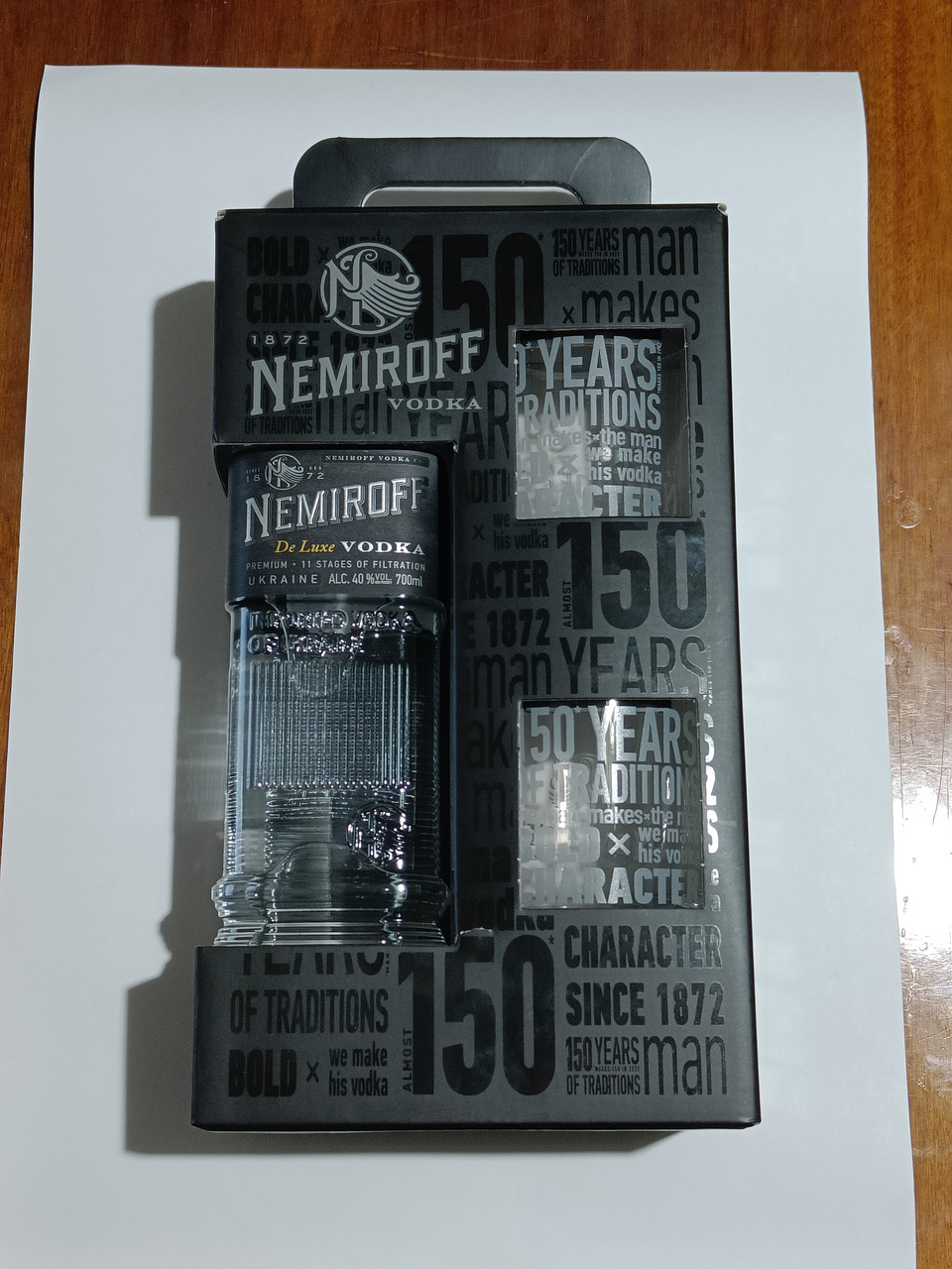 Горілка Nemiroff De Luxe 40% 0.7 л + 2 склянки у подарунковій упаковці