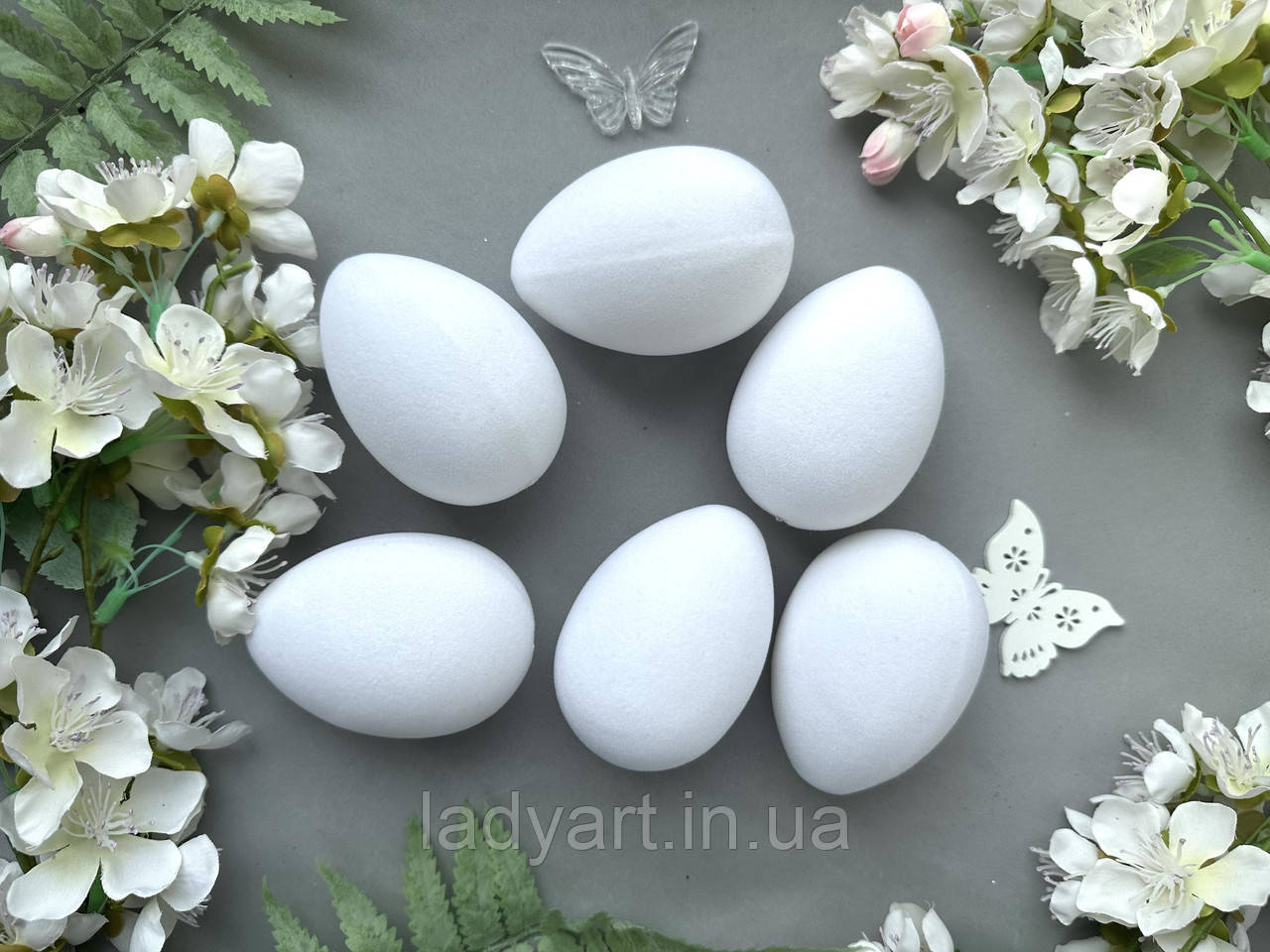 Яйце з пластику 7.5 х 5 см біле